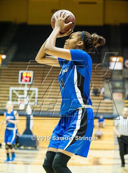 Thumbnail 2 in Eastside College Prep vs. La Jolla Country Day (CIF State D5 Final) photogallery.