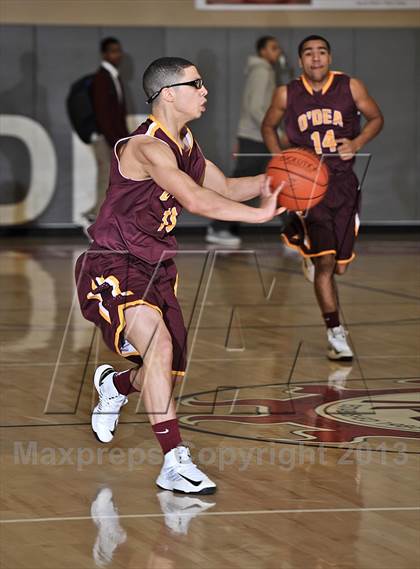 Thumbnail 1 in Leuzinger vs. O'Dea (MaxPreps Holiday Classic) photogallery.