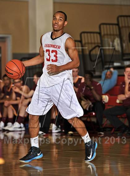 Thumbnail 3 in Leuzinger vs. O'Dea (MaxPreps Holiday Classic) photogallery.