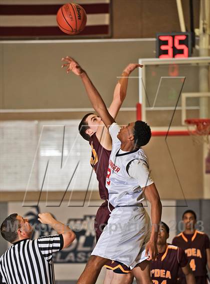 Thumbnail 1 in Leuzinger vs. O'Dea (MaxPreps Holiday Classic) photogallery.