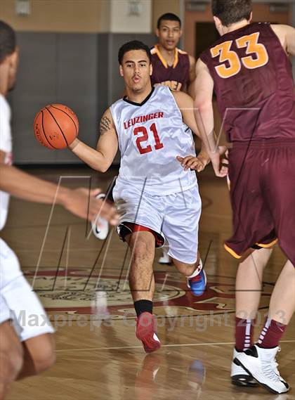 Thumbnail 2 in Leuzinger vs. O'Dea (MaxPreps Holiday Classic) photogallery.