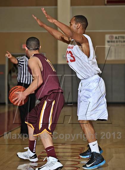 Thumbnail 1 in Leuzinger vs. O'Dea (MaxPreps Holiday Classic) photogallery.
