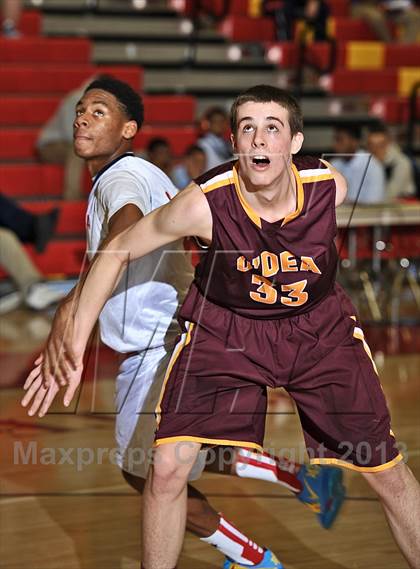 Thumbnail 2 in Leuzinger vs. O'Dea (MaxPreps Holiday Classic) photogallery.