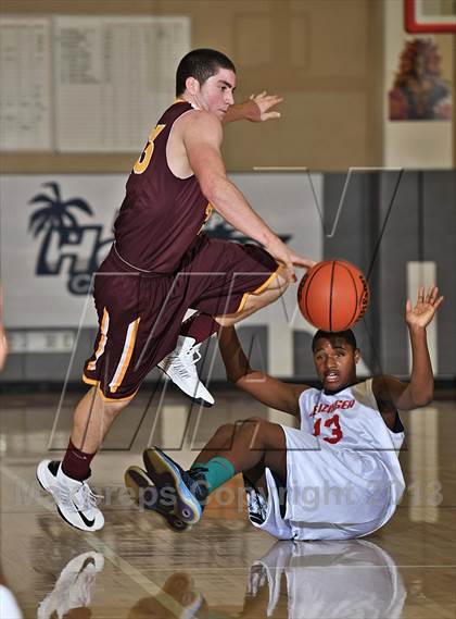 Thumbnail 2 in Leuzinger vs. O'Dea (MaxPreps Holiday Classic) photogallery.