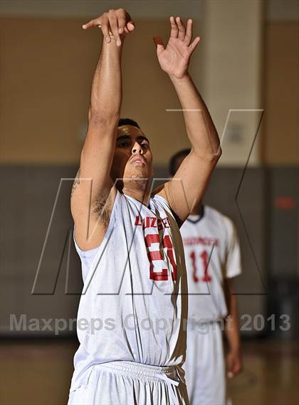 Thumbnail 2 in Leuzinger vs. O'Dea (MaxPreps Holiday Classic) photogallery.