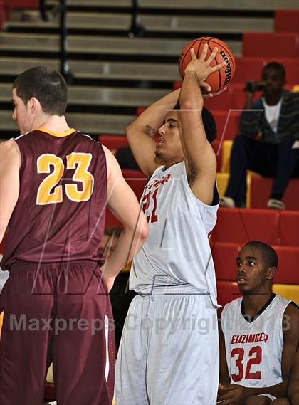 Thumbnail 2 in Leuzinger vs. O'Dea (MaxPreps Holiday Classic) photogallery.