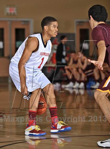 Thumbnail 1 in Leuzinger vs. O'Dea (MaxPreps Holiday Classic) photogallery.