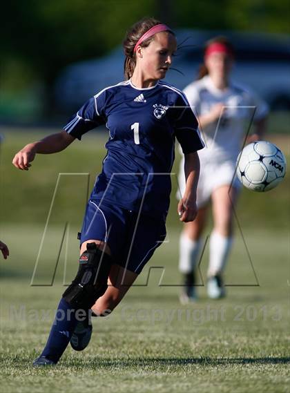Thumbnail 1 in St. Pius X vs Saxony Lutheran (MSHSAA Class 1 District 1 Final) photogallery.