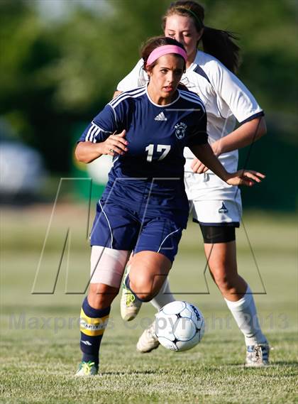 Thumbnail 2 in St. Pius X vs Saxony Lutheran (MSHSAA Class 1 District 1 Final) photogallery.