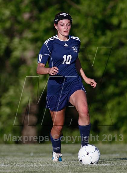Thumbnail 3 in St. Pius X vs Saxony Lutheran (MSHSAA Class 1 District 1 Final) photogallery.