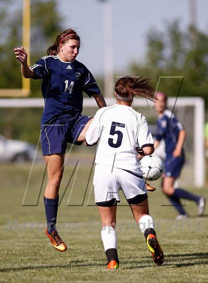 Thumbnail 3 in St. Pius X vs Saxony Lutheran (MSHSAA Class 1 District 1 Final) photogallery.