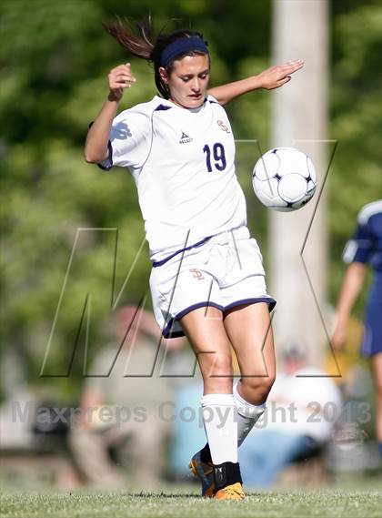 Thumbnail 3 in St. Pius X vs Saxony Lutheran (MSHSAA Class 1 District 1 Final) photogallery.