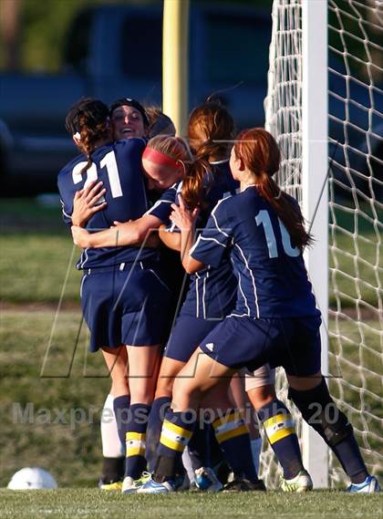 Thumbnail 3 in St. Pius X vs Saxony Lutheran (MSHSAA Class 1 District 1 Final) photogallery.