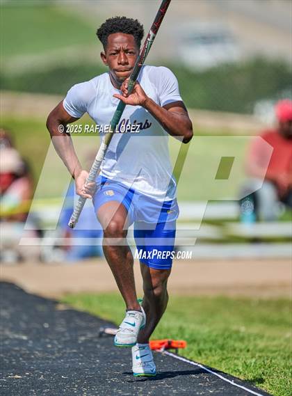 Thumbnail 3 in UIL 6A Track & Field Area 21&22 (Pole Vault) photogallery.