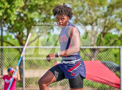 Thumbnail 2 in UIL 6A Track & Field Area 21&22 (Pole Vault) photogallery.