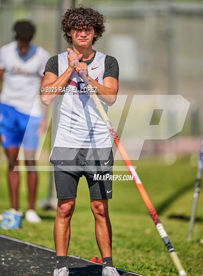 Thumbnail 1 in UIL 6A Track & Field Area 21&22 (Pole Vault) photogallery.