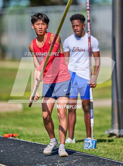 Thumbnail 3 in UIL 6A Track & Field Area 21&22 (Pole Vault) photogallery.