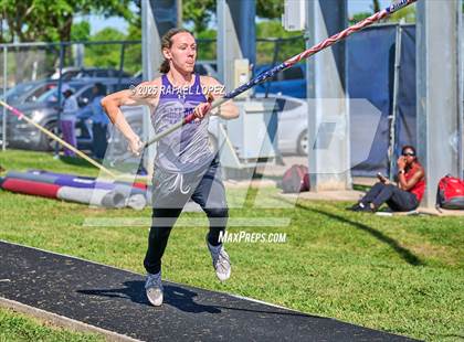 Thumbnail 2 in UIL 6A Track & Field Area 21&22 (Pole Vault) photogallery.