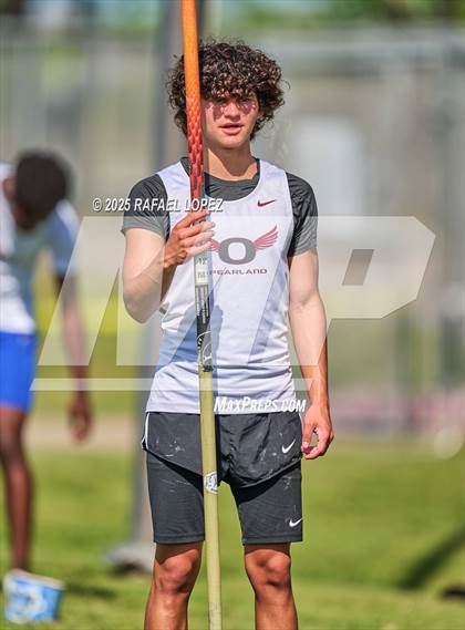 Thumbnail 3 in UIL 6A Track & Field Area 21&22 (Pole Vault) photogallery.