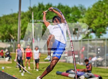 Thumbnail 1 in UIL 6A Track & Field Area 21&22 (Pole Vault) photogallery.