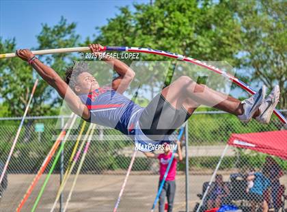 Thumbnail 3 in UIL 6A Track & Field Area 21&22 (Pole Vault) photogallery.