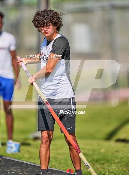 Thumbnail 2 in UIL 6A Track & Field Area 21&22 (Pole Vault) photogallery.