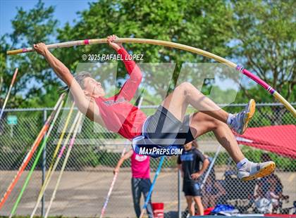 Thumbnail 3 in UIL 6A Track & Field Area 21&22 (Pole Vault) photogallery.