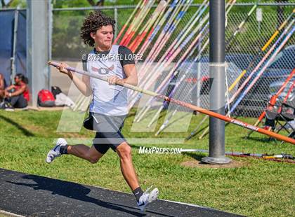 Thumbnail 1 in UIL 6A Track & Field Area 21&22 (Pole Vault) photogallery.