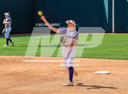 Thumbnail 2 in D'Hanis vs. Hermleigh (UIL 1A StateFinal) photogallery.