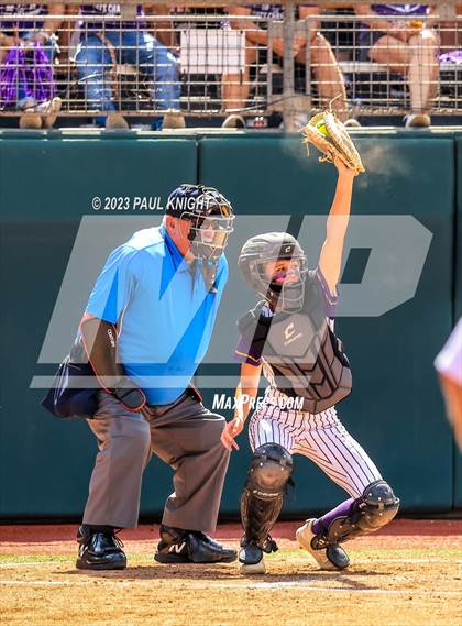 Thumbnail 3 in D'Hanis vs. Hermleigh (UIL 1A StateFinal) photogallery.