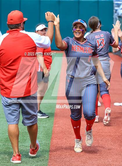 Thumbnail 3 in D'Hanis vs. Hermleigh (UIL 1A StateFinal) photogallery.