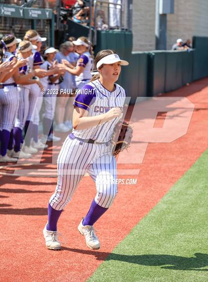 Thumbnail 3 in D'Hanis vs. Hermleigh (UIL 1A StateFinal) photogallery.