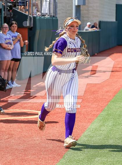 Thumbnail 2 in D'Hanis vs. Hermleigh (UIL 1A StateFinal) photogallery.