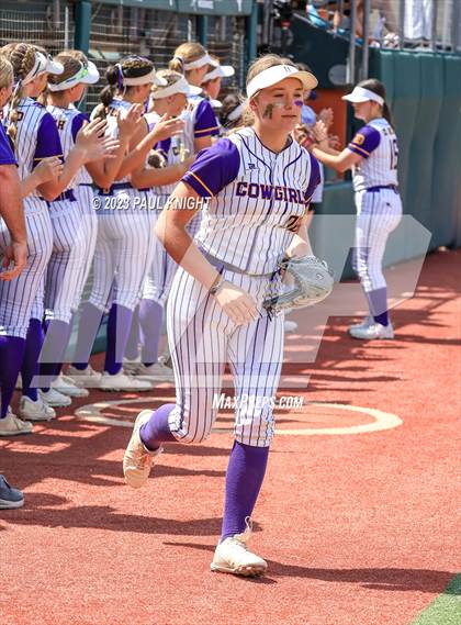 Thumbnail 3 in D'Hanis vs. Hermleigh (UIL 1A StateFinal) photogallery.