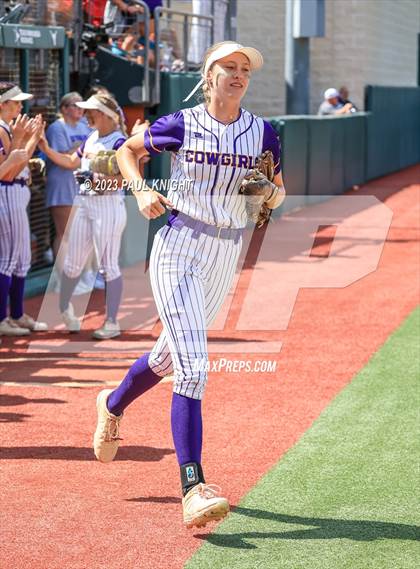 Thumbnail 2 in D'Hanis vs. Hermleigh (UIL 1A StateFinal) photogallery.