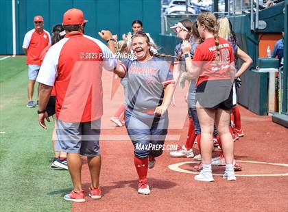 Thumbnail 3 in D'Hanis vs. Hermleigh (UIL 1A StateFinal) photogallery.