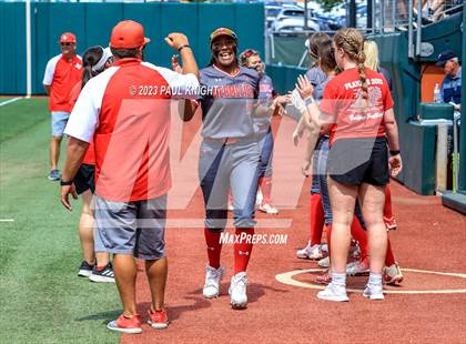 Thumbnail 2 in D'Hanis vs. Hermleigh (UIL 1A StateFinal) photogallery.