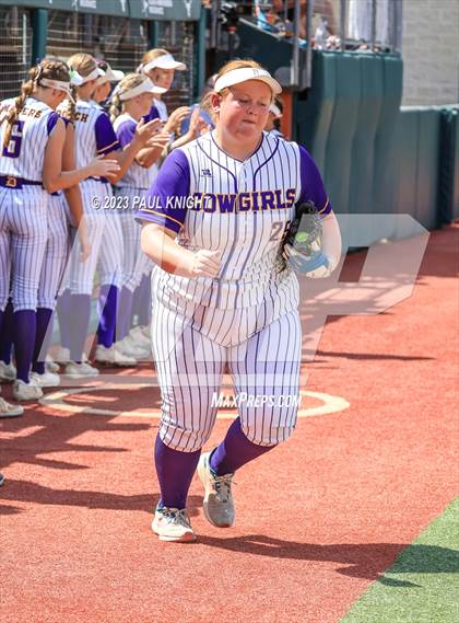 Thumbnail 3 in D'Hanis vs. Hermleigh (UIL 1A StateFinal) photogallery.
