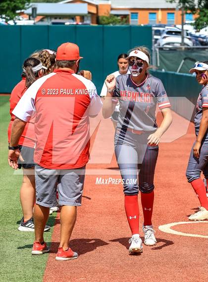 Thumbnail 3 in D'Hanis vs. Hermleigh (UIL 1A StateFinal) photogallery.