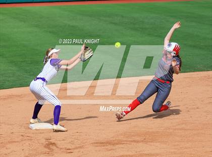 Thumbnail 1 in D'Hanis vs. Hermleigh (UIL 1A StateFinal) photogallery.