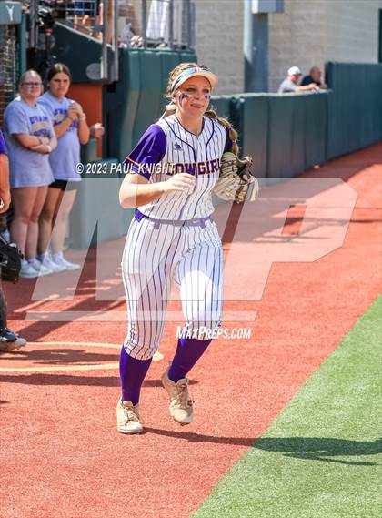 Thumbnail 1 in D'Hanis vs. Hermleigh (UIL 1A StateFinal) photogallery.