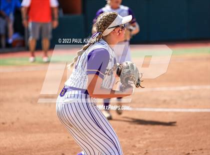 Thumbnail 3 in D'Hanis vs. Hermleigh (UIL 1A StateFinal) photogallery.