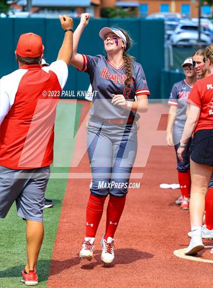 Thumbnail 1 in D'Hanis vs. Hermleigh (UIL 1A StateFinal) photogallery.