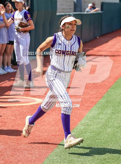 Thumbnail 2 in D'Hanis vs. Hermleigh (UIL 1A StateFinal) photogallery.