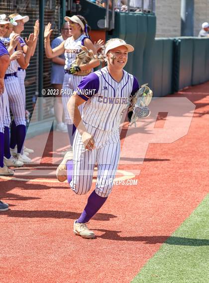 Thumbnail 1 in D'Hanis vs. Hermleigh (UIL 1A StateFinal) photogallery.