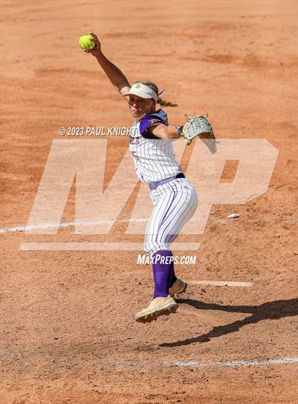 Thumbnail 2 in D'Hanis vs. Hermleigh (UIL 1A StateFinal) photogallery.