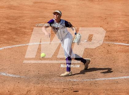 Thumbnail 3 in D'Hanis vs. Hermleigh (UIL 1A StateFinal) photogallery.