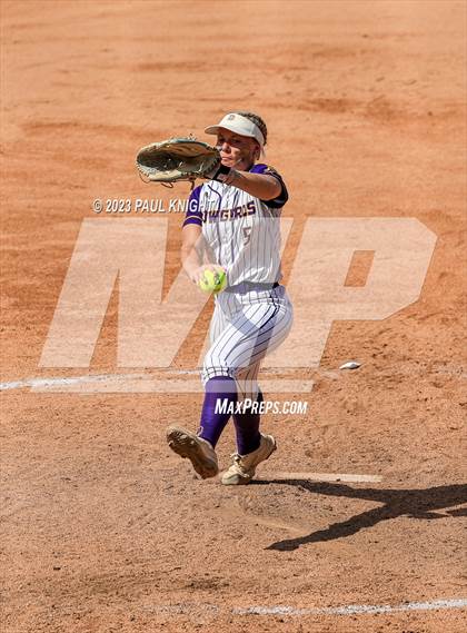 Thumbnail 1 in D'Hanis vs. Hermleigh (UIL 1A StateFinal) photogallery.