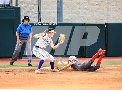 Thumbnail 3 in D'Hanis vs. Hermleigh (UIL 1A StateFinal) photogallery.