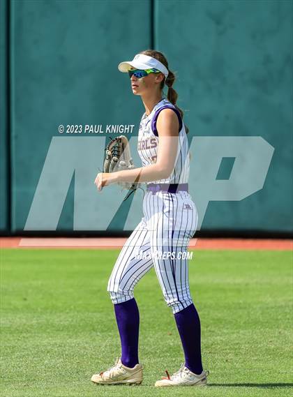 Thumbnail 2 in D'Hanis vs. Hermleigh (UIL 1A StateFinal) photogallery.